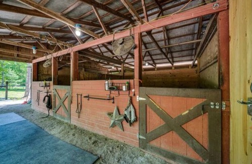 Jamestown House | Rider's Retreat