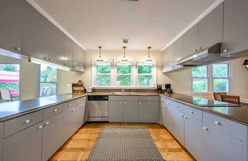 Clarkesville House | Riders Base, Hot Tub, Privacy, Pool Table, Firepit, Huge yard, 14 miles to Helen