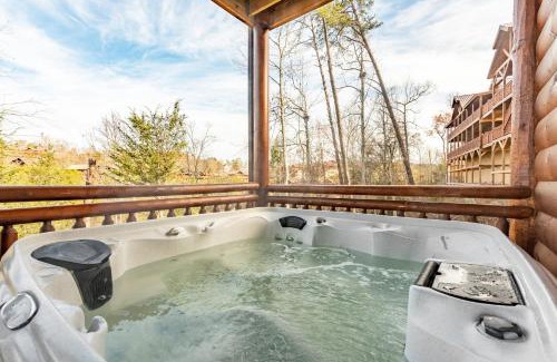 Wears Valley House | Ridge View by AvantStay 15mins from Pigeon Forge w Pavilion Indoor Pool Hot Tub