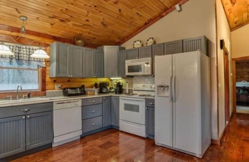 Rutherfordton Cabin | Ridge View Cabin with Fireplace Pet Friendly 2.7 miles from TIEC
