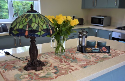 Newbridge Cottage | Ridge View Lodge - a lodge that sleeps 3 guests in 2 bedrooms