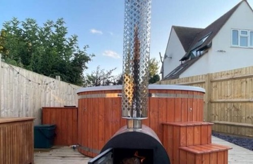 East Ilsley Cabin | Ridgeway Cabin & Hot Tub Spa