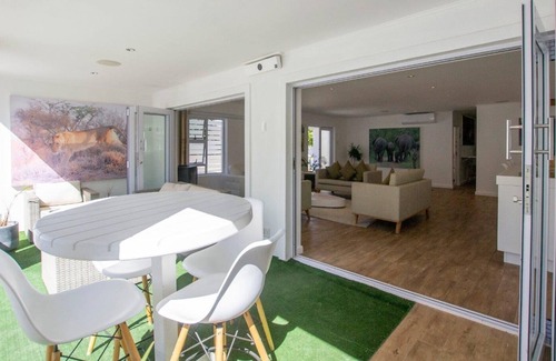 Bantry Bay Villa | Riebeeck Villa - 5 min walk to Franschhoek Central