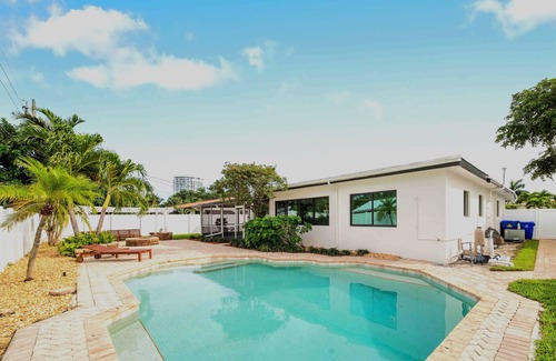 Bel Air House | Right at the Beach Miami Florida Luxury Renovated Villa Pool Gated community