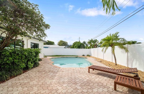 Bel Air House | Right at the Beach Miami Florida Luxury Renovated Villa Pool Gated community