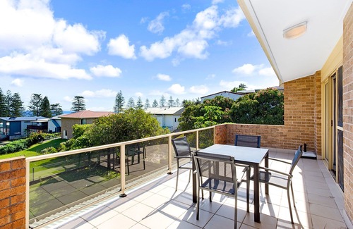 Black Head Apartment | Right in the heart of Black Head - central to shops, beach, parks and cafes