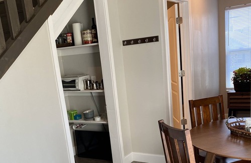Hickory House | Right in the heart of Hickory, close to shopping , restaurants, downtown, hospit