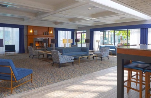 Wenatchee House | Right Near Downtown! Amazing Room, Indoor/Outdoor Pool, Enjoy the Fantastic View
