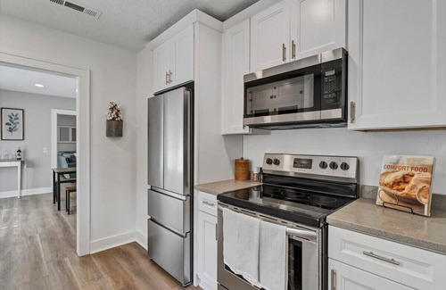 Lebanon House | Right next to hospital, med-school, bars & more!