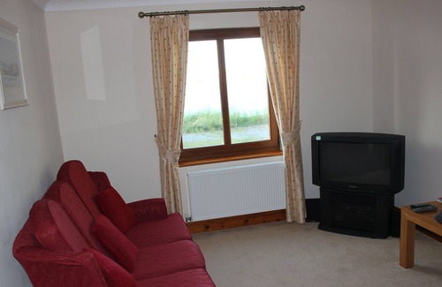 Pembroke Dock Apartment | Right on the Haven Waterway - 5 mins from the Irish Ferry