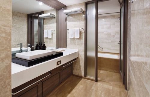 Nakanoshima Hotel | RIHGA Royal Hotel Osaka, Vignette Collection by IHG