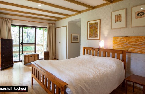 Barragga Bay House | RIKKARA 5 - Beach and Bush Retreat