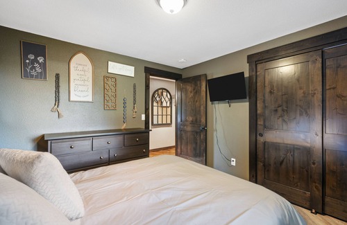 Pleasant Valley House | Riley Ranch, Mountain Views & Hot Tub