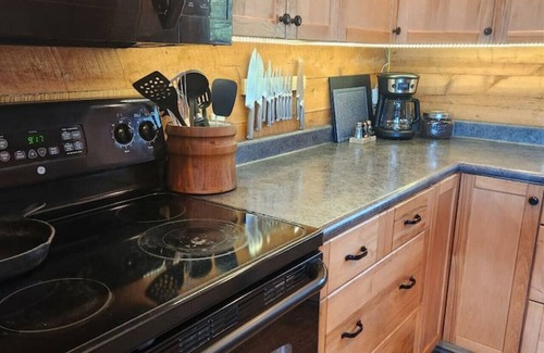 Meadow View Heights Cabin | Rim Overlook Cabin Retreat!
