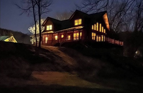 Clarkridge Cabin | Rim Shoals River Cabin - private boat dock, walk-in fishing access sleeps 14