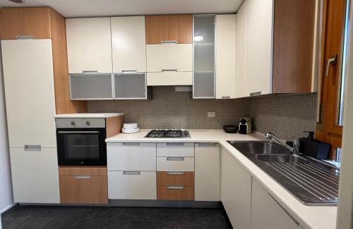 Rimini Apartment | Rimini centro - Residenza Romy con giardino - 5 posti letto