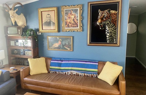 Cole House | RiNo 3 Bedroom. Sweet location! 100% walkable Bars & restaurants on the block!