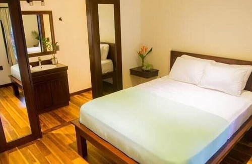 Dominical Hotel | Rio Celeste King Room at Hona Beach Hotel