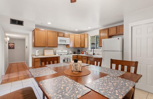 Pat Hurley House | Rio Grande Retreat a 3-bedroom house with Wi-Fi and A/C