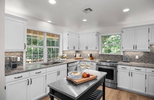 Stonewall House | Rio Ranchito, Hot tub, River front, Fire Pit!