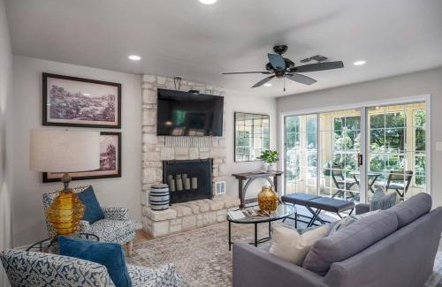 Stonewall House | Rio Ranchito, River front, Fire Pit, Views!
