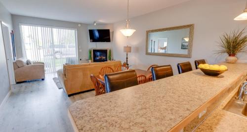 Ocean Shores Apartment | Riptide Escape Vacation Beach Condo