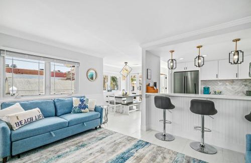 Balboa Peninsula Apartment | Rise and Shine