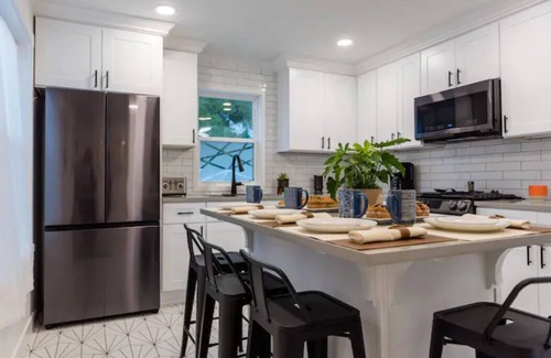 South Salt Lake House | Rise & Grind SLC/HIGH-END Style/Gated & Garage.