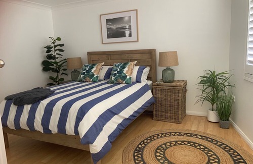 Black Head Apartment | Rise to the gentle sound of the ocean