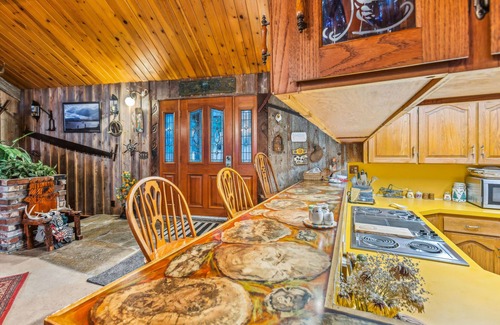 Brinnon House | Rita's Lodge - Stunning Waterfront Canal Getaway