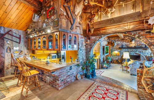 Brinnon House | Rita's Lodge - Stunning Waterfront Canal Getaway
