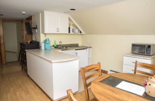 Cape Breton Regional Municipality Cottage | Rita's Retreat: The Bachelor ~ Indoor Saltwater Pool ~ with Lake View!