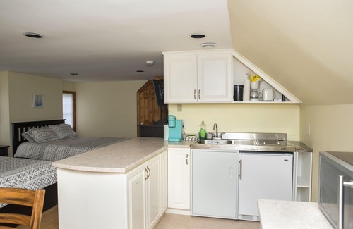 Cape Breton Regional Municipality Cottage | Rita's Retreat: The Bachelor ~ Indoor Saltwater Pool ~ with Lake View!