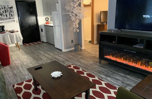 Appleton Apartment | Ritchie Village: 50 Shades of Grey