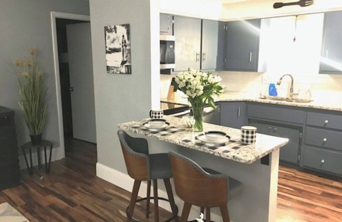 Green Bay House | Ritchie’s Titletown Executive Suites: Bachelor’s Den