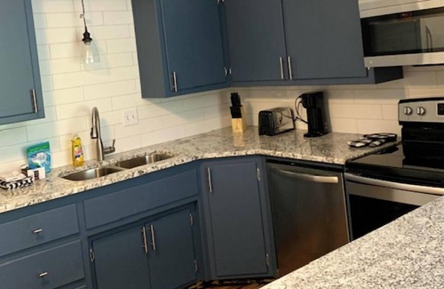 Green Bay Apartment | Ritchie’s Titletown Executive Suites: Lambeau Loft #7