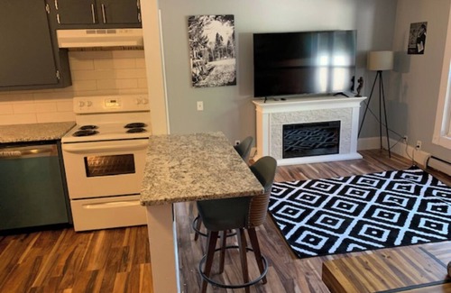 Green Bay Apartment | Ritchie’s Titletown Executive Suites: Lambeau Loft #7