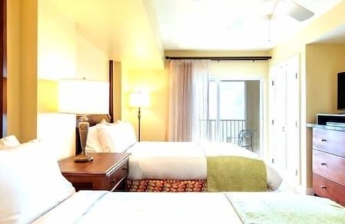 Estate Bakkero Resort | Ritz-Carlton | Concierge | Beachfront | Spa | Pool