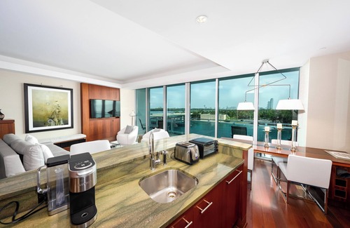 North Miami Condo | Ritz Carlton Hotel at Bal Harbour FL, 1147ft2!