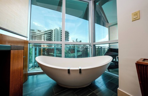 North Miami Condo | Ritz Carlton Hotel at Bal Harbour FL, 1147ft2!