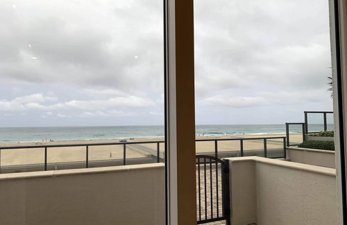 Singer Island Apartment | RITZ Riviera Beach SUN & SAND, GUEST SUITE, GYM, Pool, BBQ, HT, SUN SETS PB FL