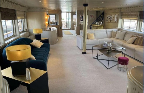 Pointe Croisette Boat Rental | Riva 130