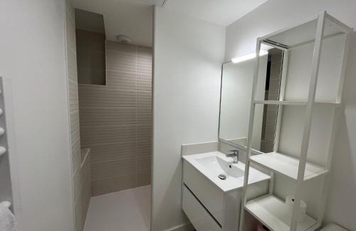 Ouistreham Apartment | Riva, Appt rénové dans le bourg de Ouistreham