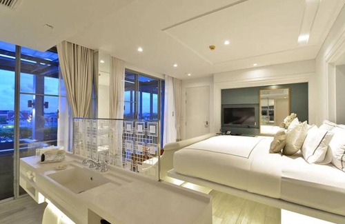 Phra Borom Maha Ratchawang Hotel | Riva Arun Bangkok