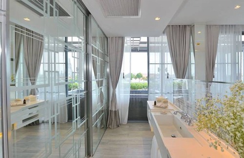 Phra Borom Maha Ratchawang Hotel | Riva Arun Bangkok