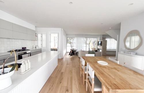 Gwandalan House | Riva House