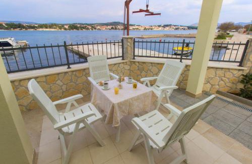 Krapanj Apartment | Riva
