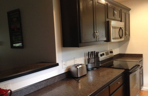 Franklin House | River Access and just 3.5 miles from Downtown Franklin