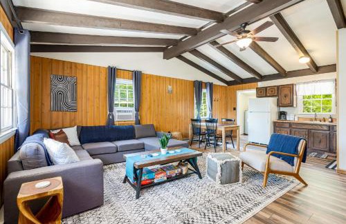 Luray House | River Access Cabin w Hot Tub, Deck, Grill, & Wifi