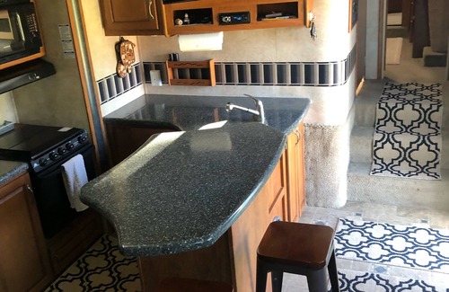 Kalifornsky House | River access! Clean & comfy 5th wheel, located near the famous Kenai River